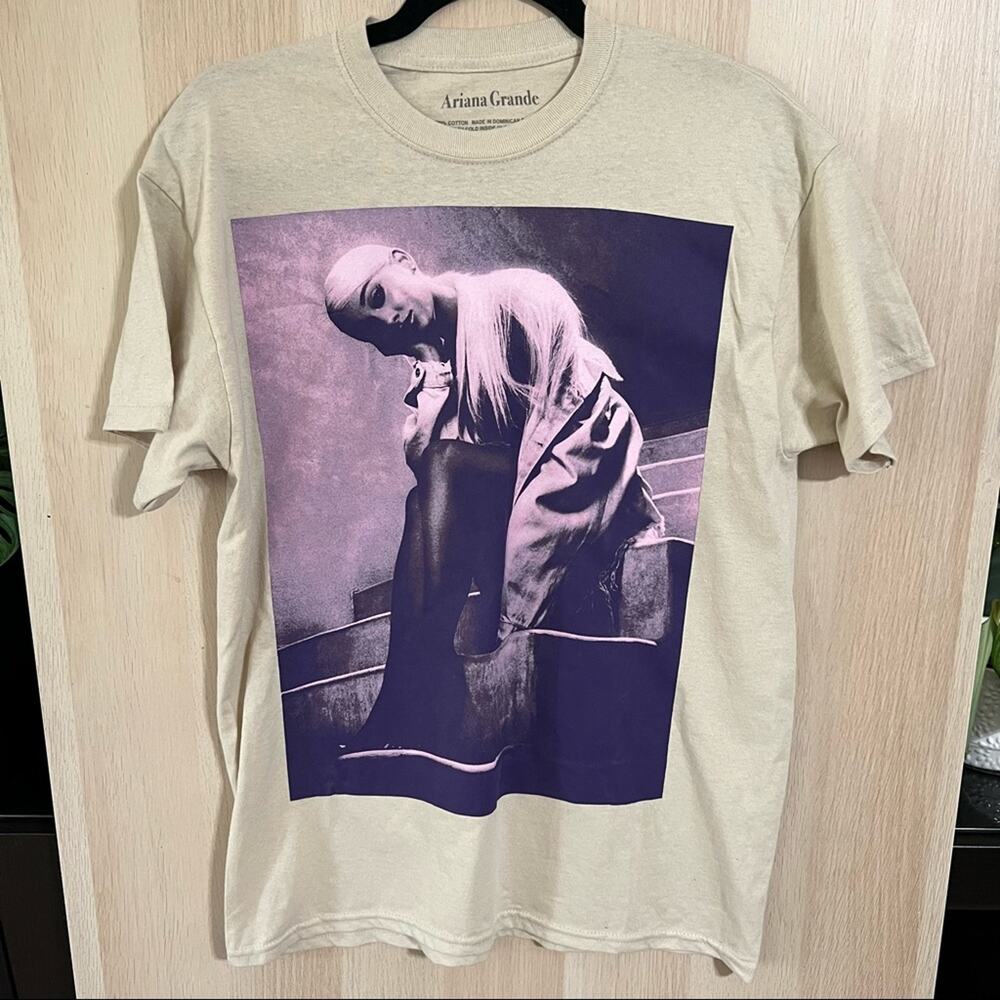 Ariana Grande Sweetener World Tour Concert T-shirt Unisex Medium